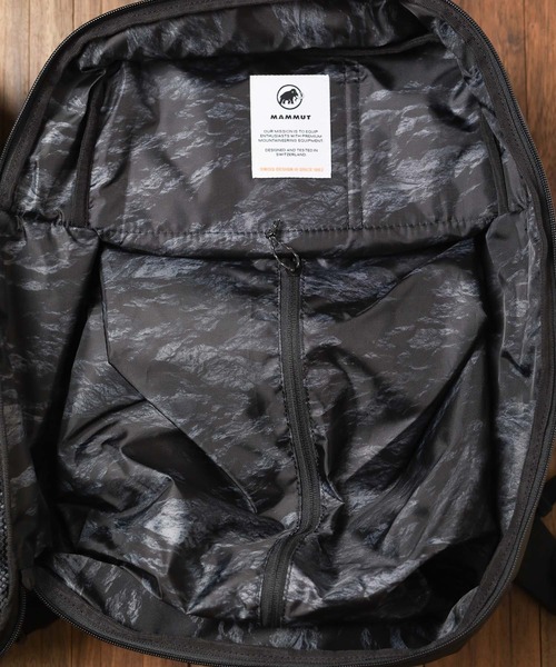 Mammut(マムート)の「【RES】【 MAMMUT (マムート)】Seon Transporter 25L(バックパック/リュック・メンズ・ブラック/ダークネイビー・FREE)」の8枚目の写真