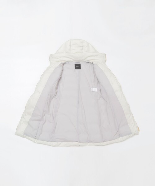 EPOCA（エポカ）の「エアリーグレースストレッチダウン ロングコート（ダウンジャケット/コート・レディース・ブラック/ホワイト系その他・38/40/42）」の4枚目の写真