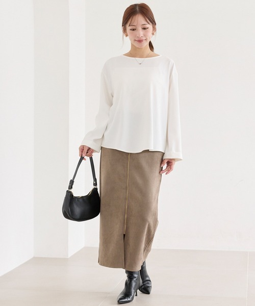 LAVEANGE(ラビアンジェ)の「バックギャザーブラウス│後ろ姿まで美しい、大人のきれいめブラウス/オフィスカジュアル/オンオフ兼用/体型カバー(シャツ/ブラウス・レディース・ブラック/オフホワイト・M/LL/3L/4L/5L)」の11枚目の写真