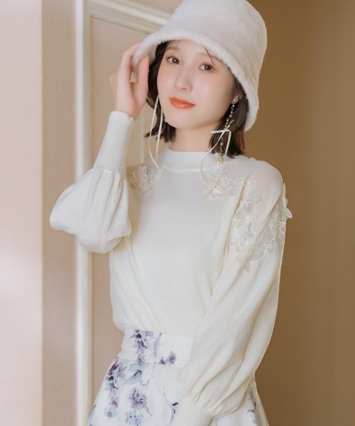 WILLSELECTION（ウィルセレクション）の「ショルダーエンブロイダリーニット（ニット/セーター・レディース・ブラック/サックスブルー/グレイッシュベージュ/オフホワイト・FREE）」の2枚目の写真