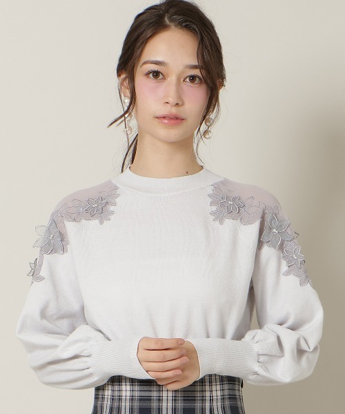 WILLSELECTION（ウィルセレクション）の「ショルダーエンブロイダリーニット（ニット/セーター・レディース・ブラック/サックスブルー/グレイッシュベージュ/オフホワイト・FREE）」の4枚目の写真