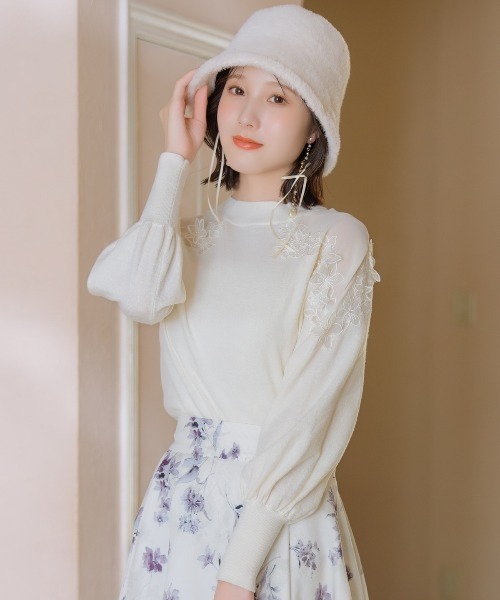 WILLSELECTION（ウィルセレクション）の「ショルダーエンブロイダリーニット（ニット/セーター・レディース・ブラック/サックスブルー/グレイッシュベージュ/オフホワイト・FREE）」の5枚目の写真