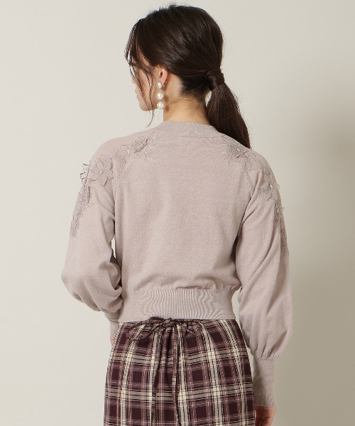 WILLSELECTION（ウィルセレクション）の「ショルダーエンブロイダリーニット（ニット/セーター・レディース・ブラック/サックスブルー/グレイッシュベージュ/オフホワイト・FREE）」の14枚目の写真