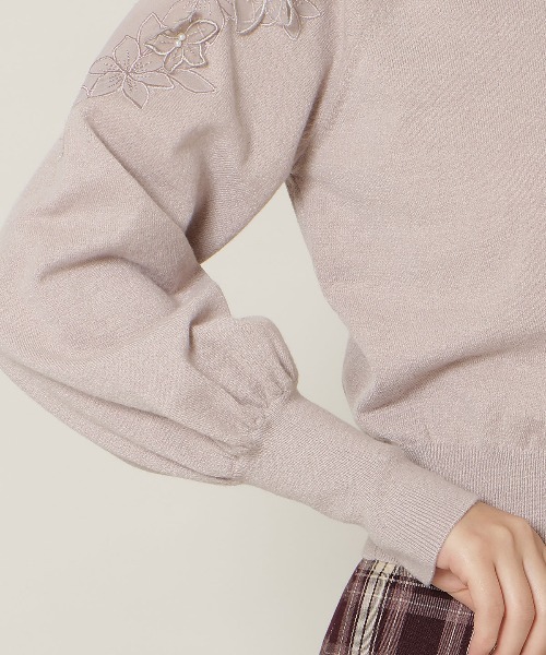 WILLSELECTION（ウィルセレクション）の「ショルダーエンブロイダリーニット（ニット/セーター・レディース・ブラック/サックスブルー/グレイッシュベージュ/オフホワイト・FREE）」の17枚目の写真