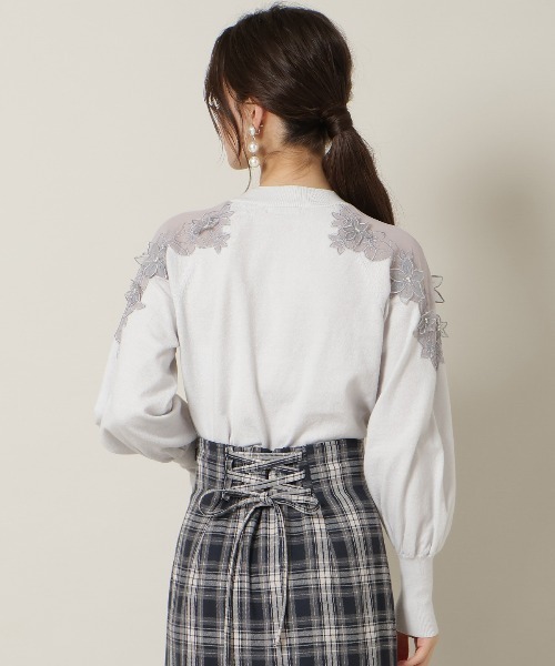 WILLSELECTION（ウィルセレクション）の「ショルダーエンブロイダリーニット（ニット/セーター・レディース・ブラック/サックスブルー/グレイッシュベージュ/オフホワイト・FREE）」の21枚目の写真