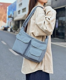 ショルダーバッグ 肩掛けナイロン鞄 軽量