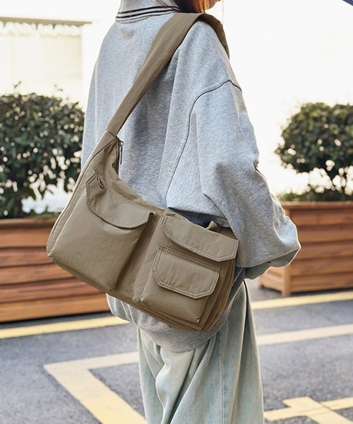 Miniministore(ミニミニストア)の「ショルダーバッグ 肩掛けナイロン鞄 軽量(ショルダーバッグ・レディース・ブラック/カーキ/ブルー/アイボリー/イエロー/ラベンダー/ダークベージュ・FREE)」の3枚目の写真