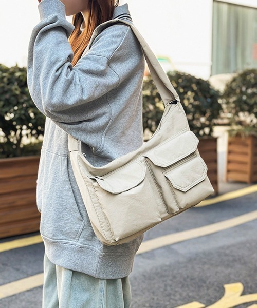 Miniministore(ミニミニストア)の「ショルダーバッグ 肩掛けナイロン鞄 軽量(ショルダーバッグ・レディース・ブラック/カーキ/ブルー/アイボリー/イエロー/ラベンダー/ダークベージュ・FREE)」の2枚目の写真