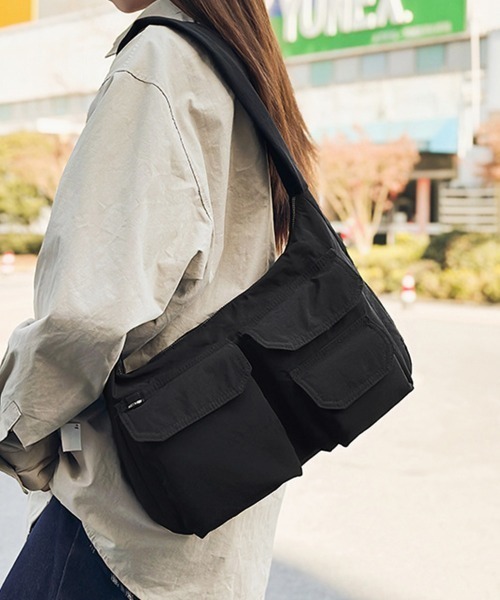 Miniministore(ミニミニストア)の「ショルダーバッグ 肩掛けナイロン鞄 軽量(ショルダーバッグ・レディース・ブラック/カーキ/ブルー/アイボリー/イエロー/ラベンダー/ダークベージュ・FREE)」の1枚目の写真