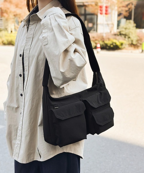 Miniministore(ミニミニストア)の「ショルダーバッグ 肩掛けナイロン鞄 軽量(ショルダーバッグ・レディース・ブラック/カーキ/ブルー/アイボリー/イエロー/ラベンダー/ダークベージュ・FREE)」の8枚目の写真