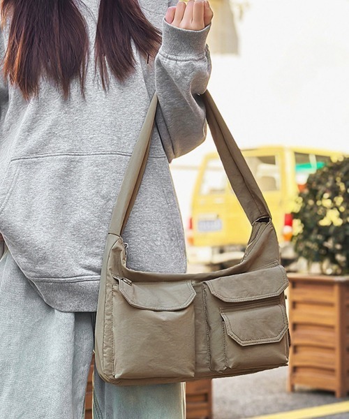 Miniministore(ミニミニストア)の「ショルダーバッグ 肩掛けナイロン鞄 軽量(ショルダーバッグ・レディース・ブラック/カーキ/ブルー/アイボリー/イエロー/ラベンダー/ダークベージュ・FREE)」の12枚目の写真