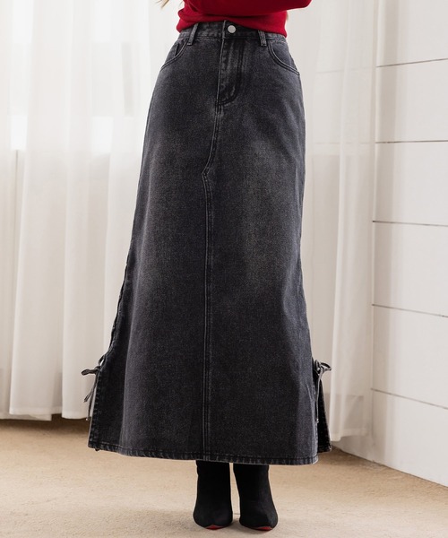 DAY CLOSET(デイ クローゼット)の「サイドリボン×マーメイドラインに熱視線。スリット入りピーチスキン加工デニムスカート レディース(デニムスカート・レディース・ブラック/ブルー・L/M)」の4枚目の写真