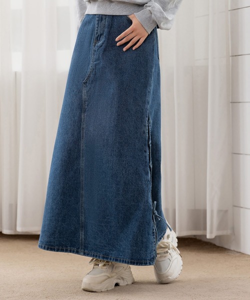 DAY CLOSET(デイ クローゼット)の「サイドリボン×マーメイドラインに熱視線。スリット入りピーチスキン加工デニムスカート レディース(デニムスカート・レディース・ブラック/ブルー・L/M)」の13枚目の写真