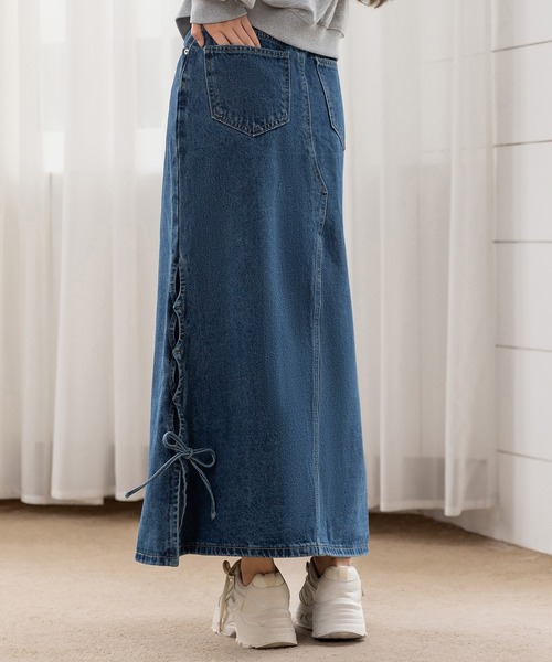 DAY CLOSET(デイ クローゼット)の「サイドリボン×マーメイドラインに熱視線。スリット入りピーチスキン加工デニムスカート レディース(デニムスカート・レディース・ブラック/ブルー・L/M)」の16枚目の写真