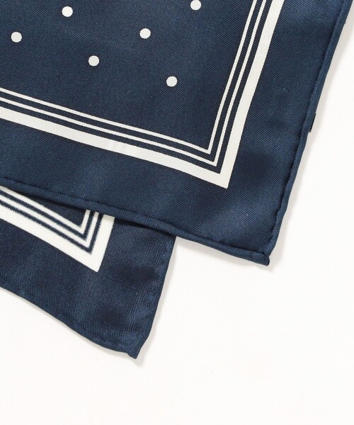 BEAMS F（ビームスエフ）の「シルク ハンドプリント ドット柄 スカーフ（ストール/ショール・メンズ・ブラック/ネイビー・ONE SIZE）」の4枚目の写真