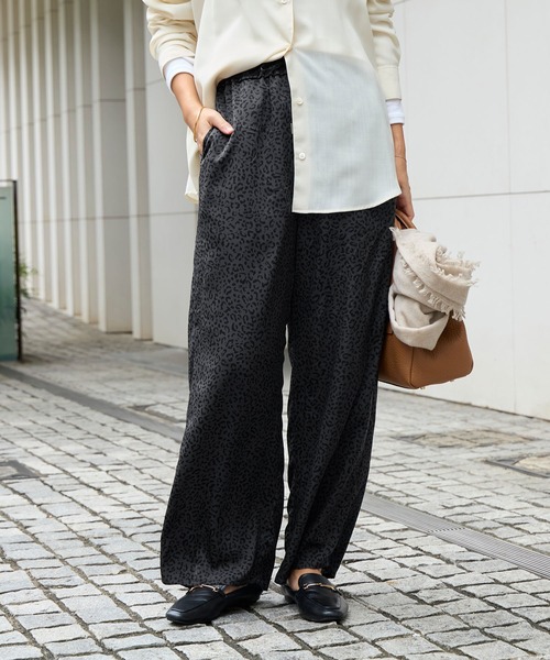 MICA&DEAL（マイカ＆ディール）の「レオパードプリントストレートパンツ（その他パンツ・レディース・チャコールグレー/ベージュ・FREE）」の6枚目の写真