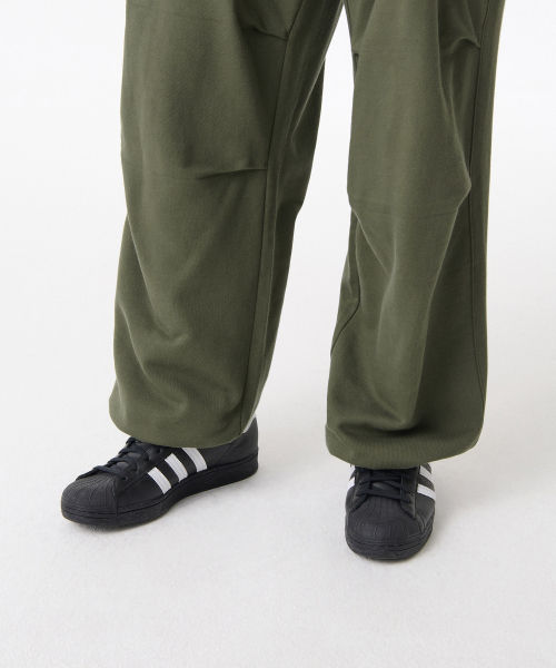 MUSINSA STANDARD（ムシンサスタンダード）の「パラシュートスウェットパンツ [カーキ]（スウェットパンツ・メンズ・その他・SMALL/MEDIUM/LARGE/X-LARGE/XX-LARGE）」の9枚目の写真