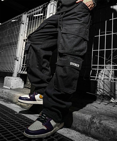 JOKER(ジョーカー)の「Multi Pocket Wide Cargo Pants(その他パンツ・メンズ・ブラック・M/L/XL)」の4枚目の写真