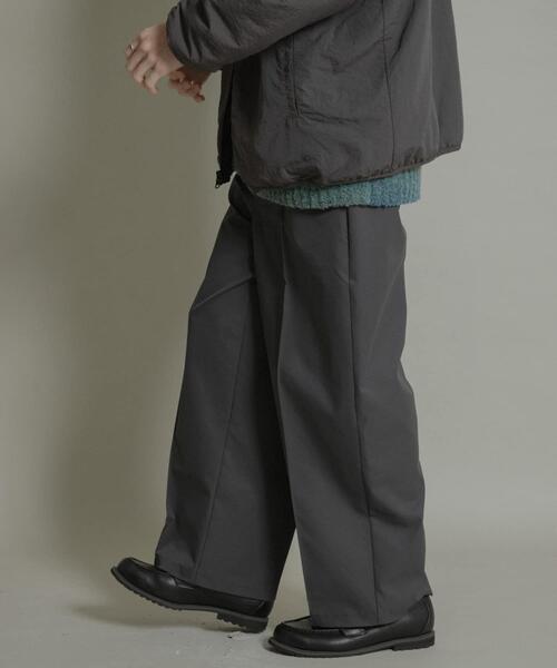 SENSE OF PLACE by URBAN RESEARCH(センスオブプレイスバイアーバンリサーチ)の「ピンタックワイドスラックス(その他パンツ・メンズ・チャコールグレー/ライトベージュ・MEDIUM/LARGE)」の5枚目の写真