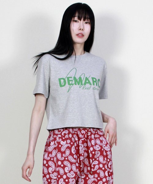 DEMARC（ドゥマーク）の「ロゴグラフィッククロップ半袖Tシャツグレー（Tシャツ/カットソー・レディース・その他・LARGE/MEDIUM）」の5枚目の写真