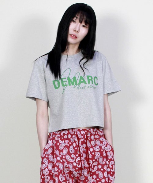 DEMARC（ドゥマーク）の「ロゴグラフィッククロップ半袖Tシャツグレー（Tシャツ/カットソー・レディース・その他・LARGE/MEDIUM）」の8枚目の写真