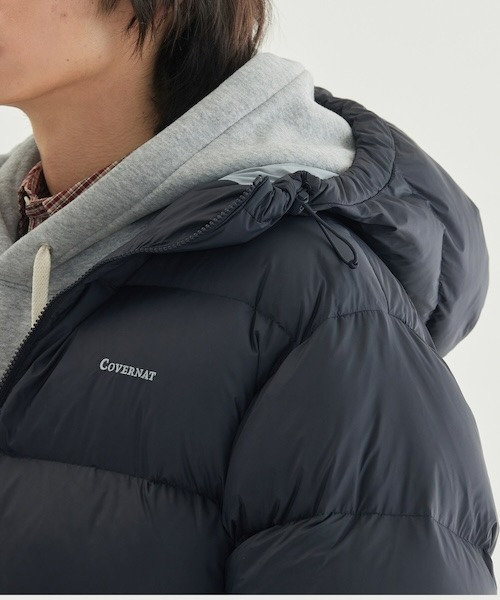 COVERNAT（カバーナット）の「[SOOBIN着用] CIVIC RDS HOODED SHORT PUFFER（ダウンジャケット/コート・メンズ・ダークネイビー/ブラウン・XX-LARGE/X-LARGE/LARGE/MEDIUM/SMALL/X-SMALL）」の10枚目の写真