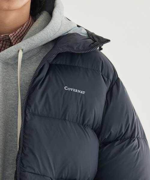 COVERNAT（カバーナット）の「[SOOBIN着用] CIVIC RDS HOODED SHORT PUFFER（ダウンジャケット/コート・メンズ・ダークネイビー/ブラウン・XX-LARGE/X-LARGE/LARGE/MEDIUM/SMALL/X-SMALL）」の9枚目の写真