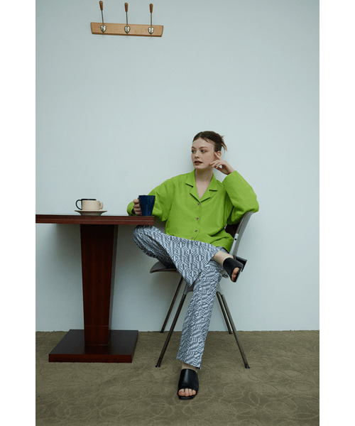 KOOKEESEE(クキシ)の「セミブーツカットラミプリントスリットパンツ_薄紫(その他パンツ・レディース・その他・SMALL/MEDIUM)」の17枚目の写真