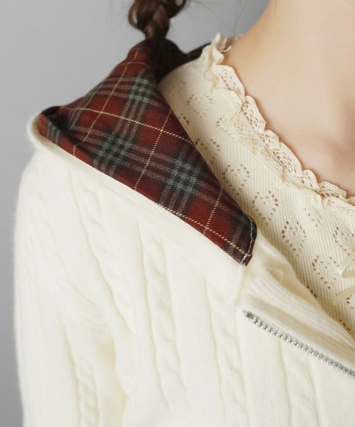 SPINNS（スピンズ）の「チェック裏フードで差がつく☆ダブルジップケーブルニットカーディガン（カーディガン/ボレロ・レディース・グレー/アイボリー/サックスブルー/チャコール・ONESIZE）」の20枚目の写真