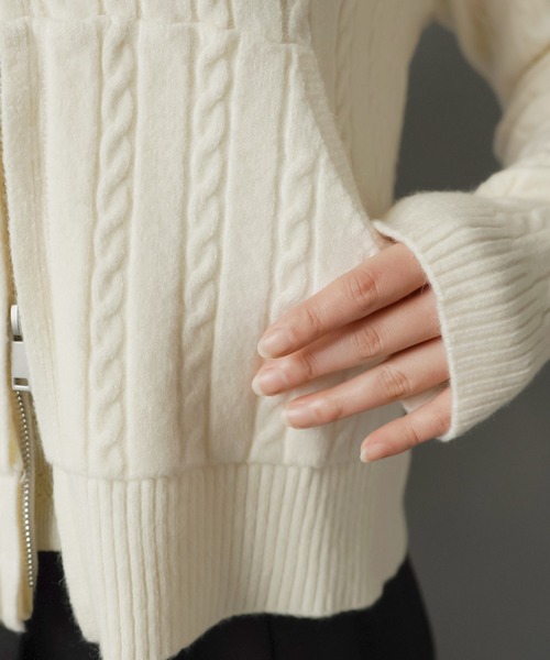 SPINNS（スピンズ）の「チェック裏フードで差がつく☆ダブルジップケーブルニットカーディガン（カーディガン/ボレロ・レディース・グレー/アイボリー/サックスブルー/チャコール・ONESIZE）」の21枚目の写真