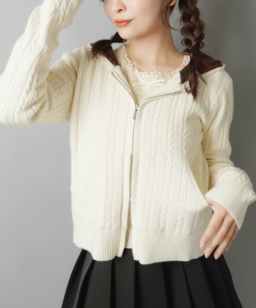 SPINNS（スピンズ）の「チェック裏フードで差がつく☆ダブルジップケーブルニットカーディガン（カーディガン/ボレロ・レディース・グレー/アイボリー/サックスブルー/チャコール・ONESIZE）」の7枚目の写真