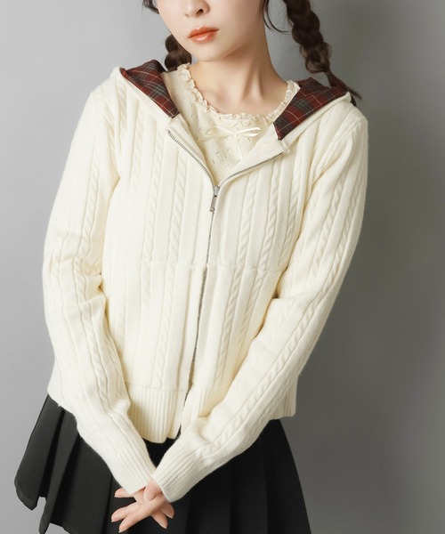 SPINNS（スピンズ）の「チェック裏フードで差がつく☆ダブルジップケーブルニットカーディガン（カーディガン/ボレロ・レディース・グレー/アイボリー/サックスブルー/チャコール・ONESIZE）」の5枚目の写真