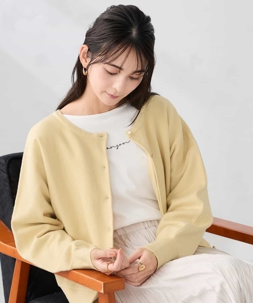 a.v.v(アーヴェヴェ)の「【2WAY】クルーネッククロップドカーディガン(カーディガン/ボレロ・レディース・クリーム/ブルー/オレンジ/ライラック・36/38/40)」の2枚目の写真