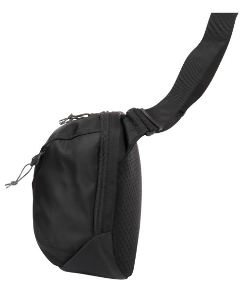 Samsonite Red（サムソナイトレッド）の「【SAMSONITE RED/サムソナイトレッド】 SAC'S BAR別注 バイアスジャック4D SLING BODY BAG M（ボディバッグ/ウエストポーチ・メンズ・ブラック・FREE）」の7枚目の写真
