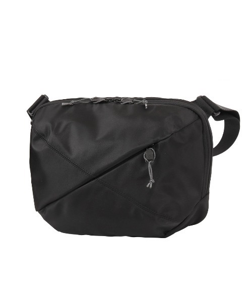 Samsonite Red（サムソナイトレッド）の「【SAMSONITE RED/サムソナイトレッド】 SAC'S BAR別注 バイアスジャック4D SLING BODY BAG M（ボディバッグ/ウエストポーチ・メンズ・ブラック・FREE）」の4枚目の写真