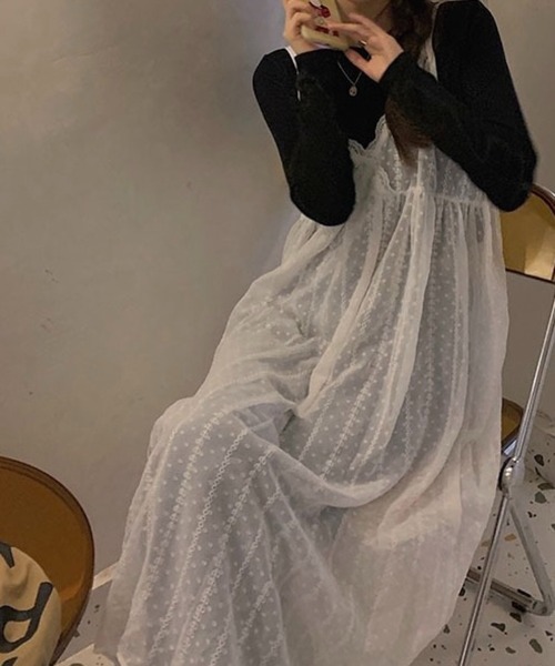 SHOUYO(ショウヨウ)の「エンボスドット キャミソールロングワンピース(ワンピース・レディース・ホワイト・M)」の4枚目の写真