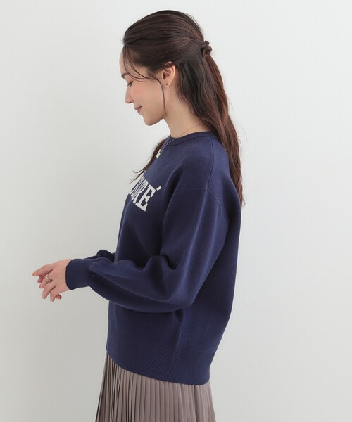 SHOO・LA・RUE（シューラルー）の「【洗濯機可/S-LL】もちもちタッチ スウェットライクロゴニット（ニット/セーター・レディース・グレー/ネイビー/ライトベージュ・03/02/01/04）」の9枚目の写真