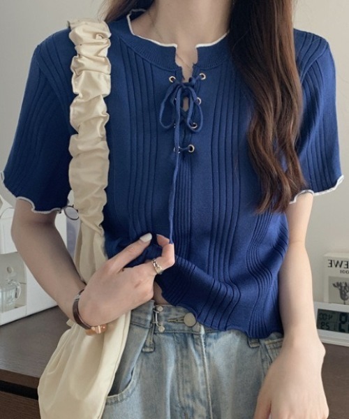 SHEPP(シープ)の「【26年春夏新作】バイカラーフロントレースアップリブニット半袖トップス(Tシャツ/カットソー・レディース・アイボリー/ブラック/ホワイト/ブルー/イエロー・F)」の5枚目の写真