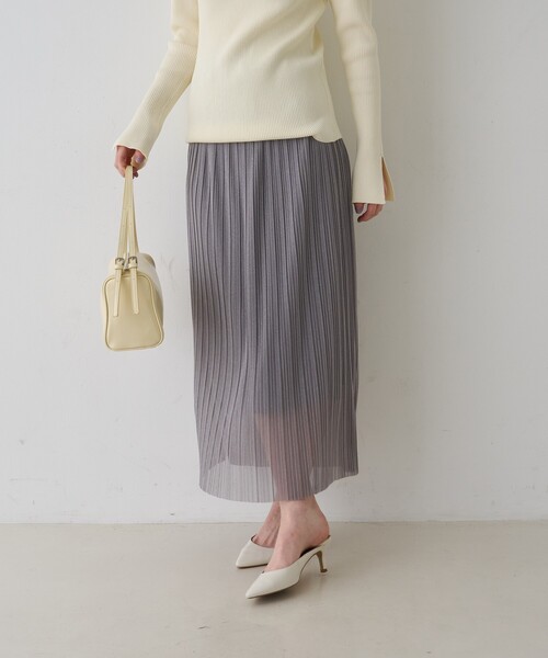EMMA　ROUGE VIF（エマルージュヴィフ）の「【一部店舗限定】ラメシアープリーツスカート/春服/フェミニン/ウエストゴム/オフィスカジュアル（スカート・レディース・グレー/アイボリー・フリー）」の3枚目の写真