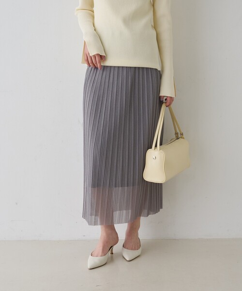 EMMA　ROUGE VIF（エマルージュヴィフ）の「【一部店舗限定】ラメシアープリーツスカート/春服/フェミニン/ウエストゴム/オフィスカジュアル（スカート・レディース・グレー/アイボリー・フリー）」の4枚目の写真