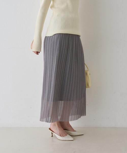 EMMA　ROUGE VIF（エマルージュヴィフ）の「【一部店舗限定】ラメシアープリーツスカート/春服/フェミニン/ウエストゴム/オフィスカジュアル（スカート・レディース・グレー/アイボリー・フリー）」の5枚目の写真