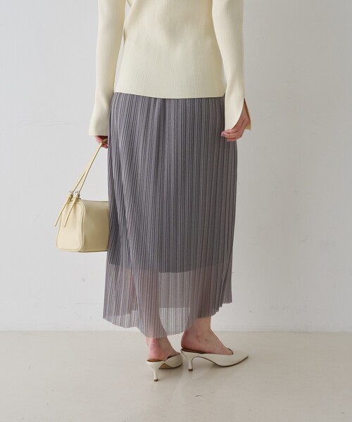 EMMA　ROUGE VIF（エマルージュヴィフ）の「【一部店舗限定】ラメシアープリーツスカート/春服/フェミニン/ウエストゴム/オフィスカジュアル（スカート・レディース・グレー/アイボリー・フリー）」の6枚目の写真
