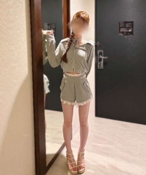 ALLuRing ChaRm(アリュリングチャーム)の「【ALLuRing ChaRm × melttxx_】lace dolly pants(スウェットパンツ・レディース・グレー・M/S)」の6枚目の写真