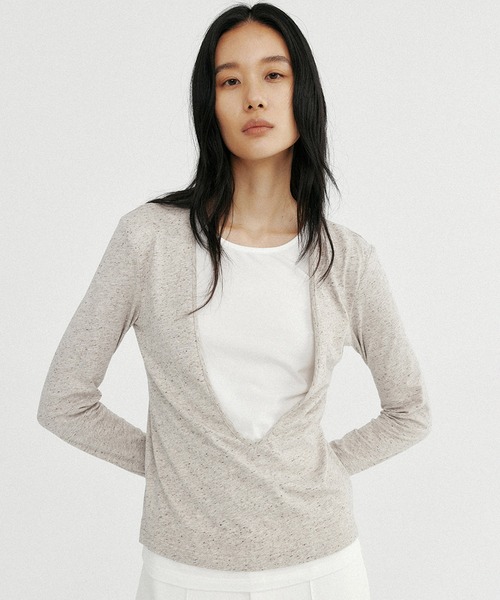 Bie(ビエ)の「レイヤード ロングスリーブカットソー(Tシャツ/カットソー・レディース・ライトベージュ/ダークグレー・M/S/L)」の2枚目の写真