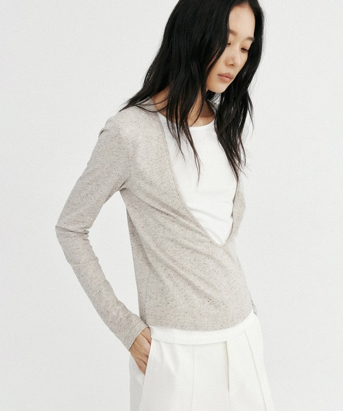Bie(ビエ)の「レイヤード ロングスリーブカットソー(Tシャツ/カットソー・レディース・ライトベージュ/ダークグレー・M/S/L)」の8枚目の写真