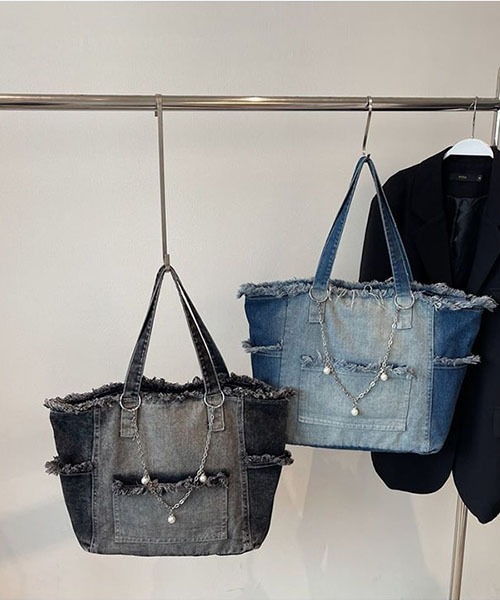 gossip!ロサンゼルス(ゴシップロサンゼルス)の「フリンジデニムトートバッグ パールチェーン付き レディース 大容量 A4 収納可 デニムバッグ カジュアル Y2K(トートバッグ・レディース・ブラック/ブルー・FREE)」の11枚目の写真