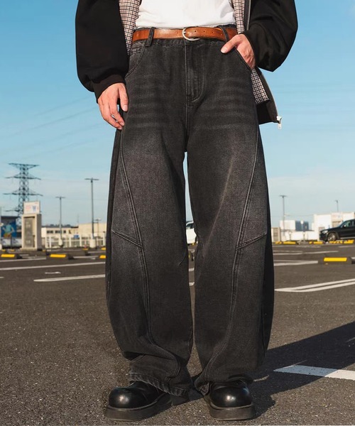 TOBEE（トゥビー）の「【TOBEE】ヴィンテージ カーブシルエット バレルレッグ デニムパンツ（デニムパンツ・メンズ・ブラック/ブルー・MEDIUM/LARGE/X-LARGE）」の19枚目の写真