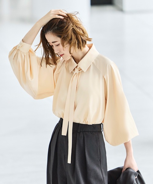 RUIRUE BOUTIQUE(ルイルエブティック)の「洗える/2WAY | ラグランタックスリーブ ボウタイブラウス | ブラウス・トップス・シャツ・オケージョンブラウス・長袖ブラウス・きれいめブラウス・オフィスカジュアルブラウス(シャツ/ブラウス・レディース・ペールイエロー/ライトベージュ/ラベンダー/ブルー/ホワイト・L/M)」の5枚目の写真