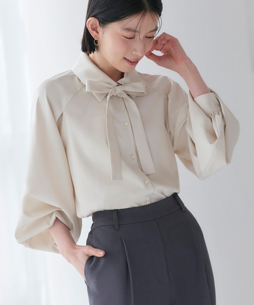 RUIRUE BOUTIQUE(ルイルエブティック)の「洗える/2WAY | ラグランタックスリーブ ボウタイブラウス | ブラウス・トップス・シャツ・オケージョンブラウス・長袖ブラウス・きれいめブラウス・オフィスカジュアルブラウス(シャツ/ブラウス・レディース・ペールイエロー/ライトベージュ/ラベンダー/ブルー/ホワイト・L/M)」の11枚目の写真