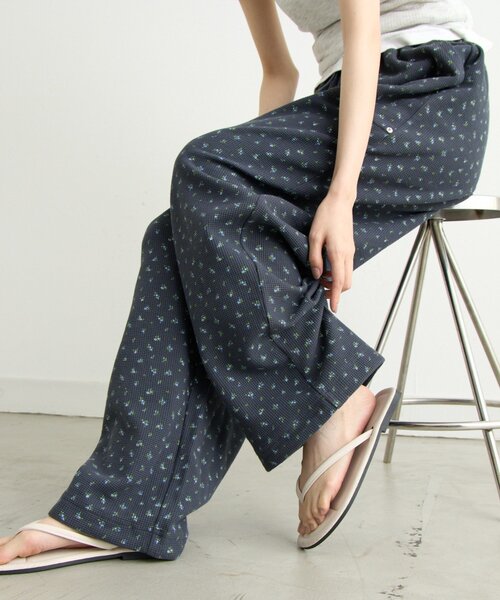 CIAOPANIC TYPY（チャオパニックティピー）の「【UNISEX】【シルエット調整可】ピグメント加工ワッフルイージーパンツ/WEB限定カラーあり（スウェットパンツ・レディース・サックスブルー/ブラック/カーキ/ネイビー/ベージュ/ピンク/グレー/オリーブ/ブラウン/グレー系その他/ダークブルー/グレー系その他2/インディゴブルー・LARGE/MEDIUM）」の12枚目の写真